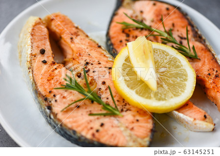 Grilled salmon steak with herbs and spices 63145251