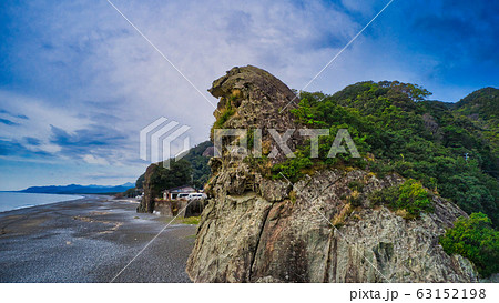 三重県熊野市の獅子岩《世界遺産》をドローン空撮。みんなが写真を撮る景色とは違う別の視点から... 三重県熊野市の獅子岩《世界遺産》をドローン空撮。みんなが写真を撮る景色とは違う別の視点から... 63152198