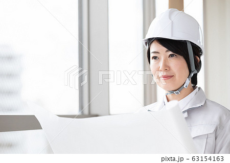 ビジネス　ミドル女性　建築 63154163