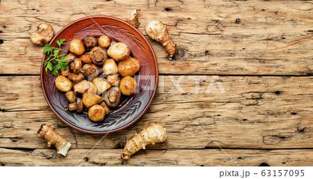 Roasted Jerusalem artichoke Roasted Jerusalem artichoke 63157095