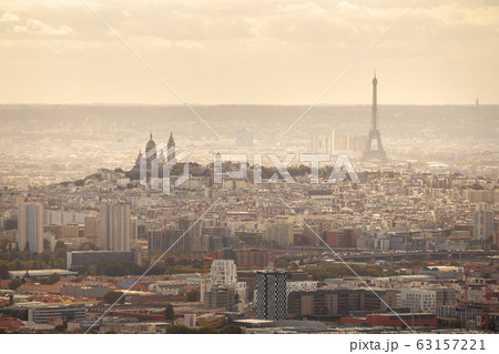 モンマルトルの丘サクレ・クール寺院とエッフェル塔 モンマルトルの丘サクレ・クール寺院とエッフェル塔 63157221