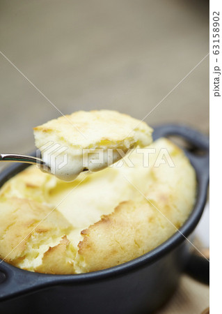 鉄鍋の焼きたてチーズスフレ 鉄鍋の焼きたてチーズスフレ 63158902