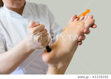 Manual foot massage. Manual foot massage. 63159280