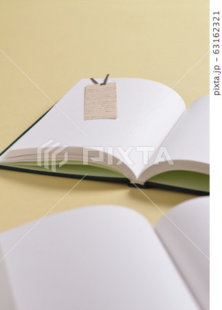 白いページの本 白いページの本 63162321