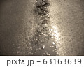 水溜りに映る樹木 63163639