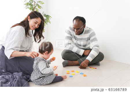 英会話教室の体験をする赤ちゃん 英会話教室の体験をする赤ちゃん 63166789