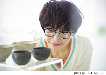 女性 陶器 陶芸家 芸術家 店 ショップ 買い物 女性 陶器 陶芸家 芸術家 店 ショップ 買い物 63166937