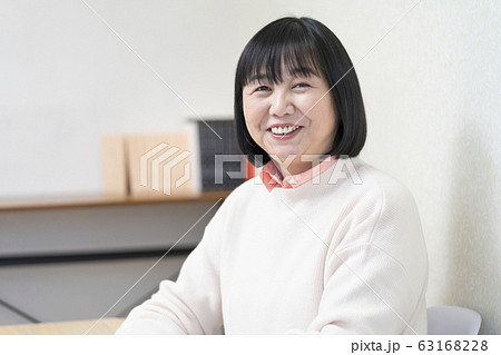 50代の女性　　笑顔 63168228
