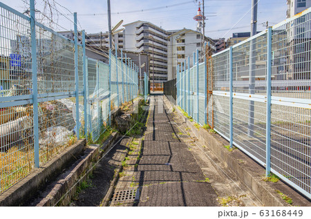 京都駅東　塩小路通り付近の町並み 63168449