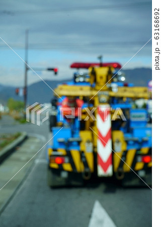 レッカー車のぼかしイメージ レッカー車のぼかしイメージ 63168692