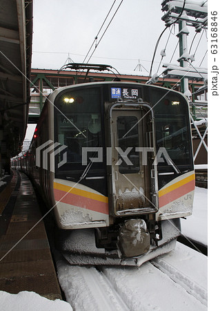 冬の上越線E129系（水上駅） 63168846