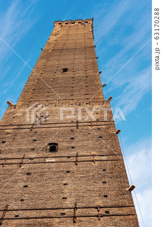 Torre degli Asinelli - Ancient tower symbol of Bologna Italy 63170288