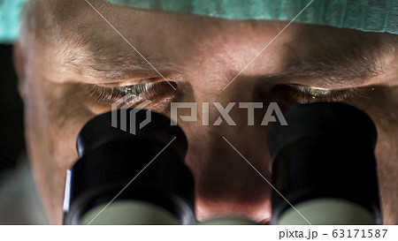 Portrait of a scientist working with a microscope in the lab 63171587