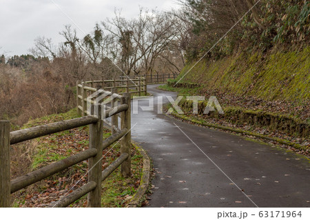 Winter view of winding curved path through countryside. Ishikawaken Forest Park, Kanazawa, Japan. 63171964