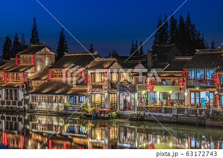 Night view of historic Chinese buildings 63172743