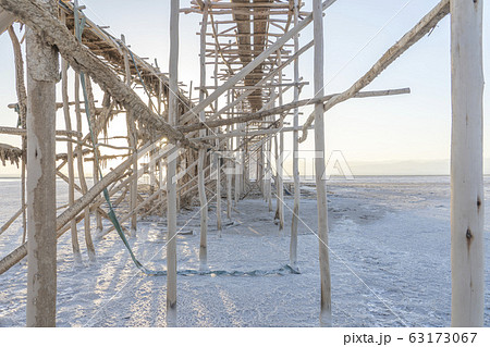 Salt concretions on the extraction pump in the salt plains in the Danakil Depression in Ethiopia. 63173067