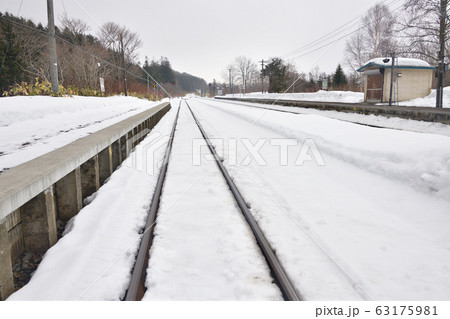 早春の北海道黒松内町JR熱郛駅の風景を撮影 63175981