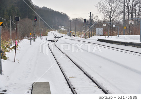 早春の北海道黒松内町JR熱郛駅の風景を撮影 63175989