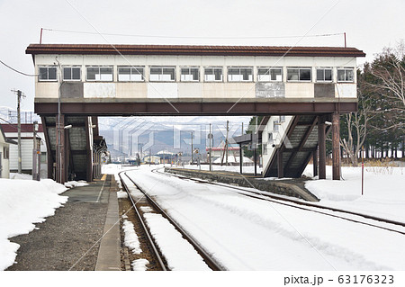 早春の北海道蘭越町JR蘭越駅の風景を撮影 63176323