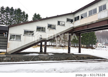 早春の北海道蘭越町JR蘭越駅の風景を撮影 63176326