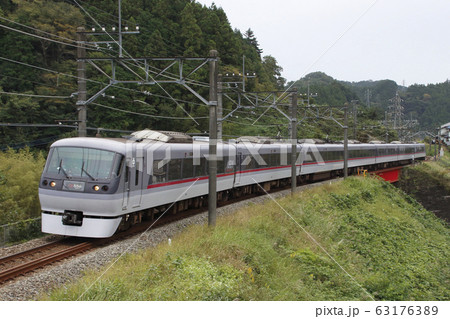 西武秩父線を行く、特急ちちぶ（10000系） 63176389