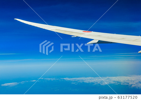 航空機内窓からの眺め 【自然風景イメージ】 航空機内窓からの眺め 【自然風景イメージ】 63177520