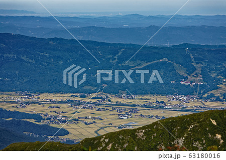 巻機山稜線から見る魚沼平野 63180016