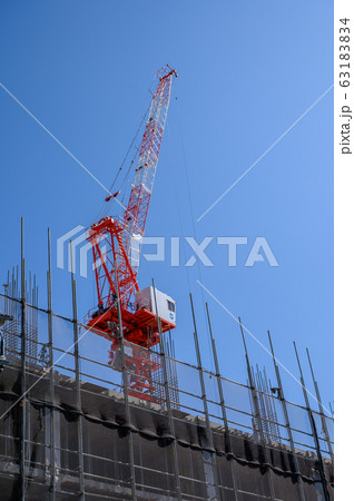 建築現場のクレーン 63183834