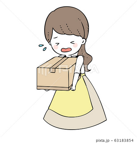 慌てて荷物を運ぶ女性 慌てて荷物を運ぶ女性 63183854