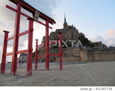 日本とモンサンミッシェルの写真素材