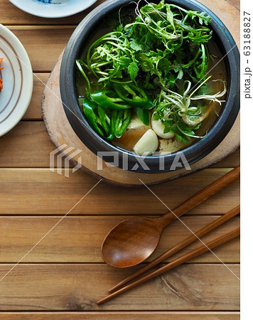 味噌汁 味噌チゲ 癒し 63188827