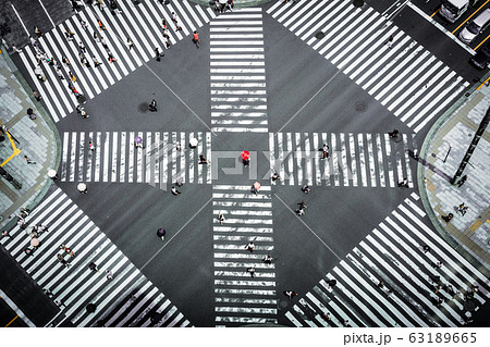夏のスクランブル交差点 63189665
