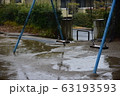 雨の公園　ブランコ 63193593
