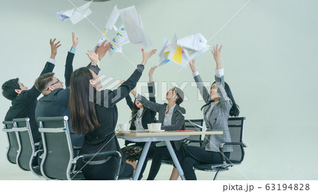 Business people working in offices 63194828