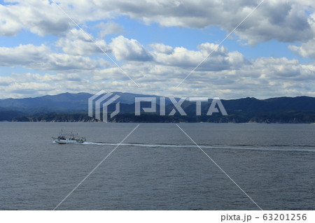 岩手 宮古 フェリーから見る宮古市田老付近の海岸風景 岩手 宮古 フェリーから見る宮古市田老付近の海岸風景 63201256