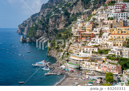 View of Positano guest pier and black sand beach 63203331