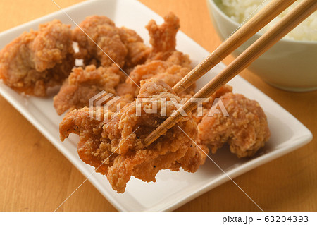 鳥の唐揚げ 鳥の唐揚げ 63204393