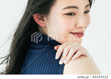 微笑む日本人女性のビューティーポートレート 微笑む日本人女性のビューティーポートレート 63204522
