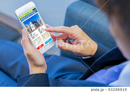 スマートフォンで住宅情報のネット検索 63206919