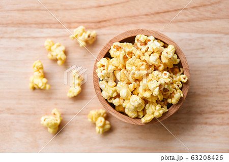 Popcorn in wooden bowl and wood backgroubd top Popcorn in wooden bowl and wood backgroubd top 63208426