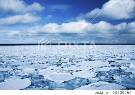 オホーツク海の流氷 63209267