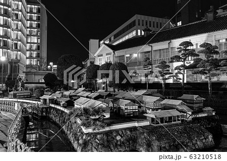 長崎出島 和蘭商館跡の夜景 モノクロ 【長崎市】 長崎出島 和蘭商館跡の夜景 モノクロ 【長崎市】 63210518