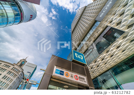 日本の東京都市景観　東京・銀座（東日本大震災9年・新型コロナ）上空に突然暗雲が迫る＝11日 63212782