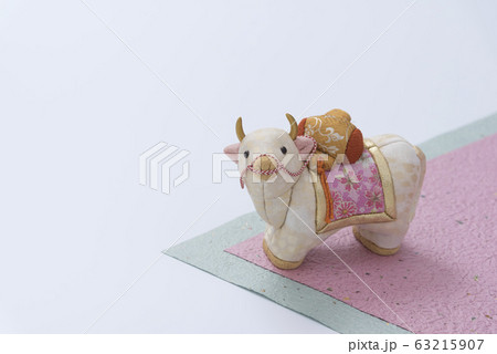 丑の人形 63215907