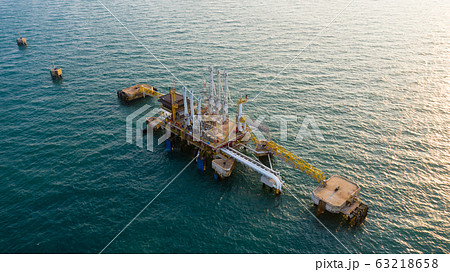 Marine loading arm on platform transfer of all oil Marine loading arm on platform transfer of all oil 63218658