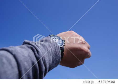 いま何時？ 63219408