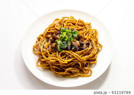 ぼっかけ焼きそば。(白皿･白バック) 63219789