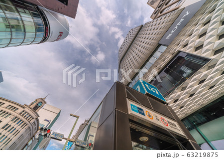 日本の東京都市景観　東京・銀座（東日本大震災9年・新型コロナ）…希望の鐘は鳴りやんだが…＝11日 63219875