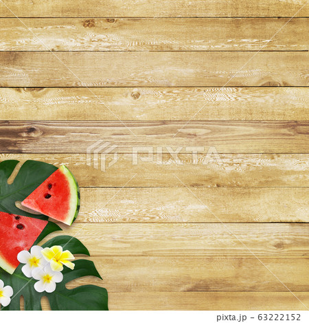 背景 木目 夏 スイカ モンステラ プルメリアのイラスト素材