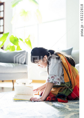 勉強する女の子 63222818